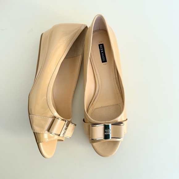 Alex Marie Cream Flats with Gold Bow women open toe casual size 8 - Picture 1 of 6